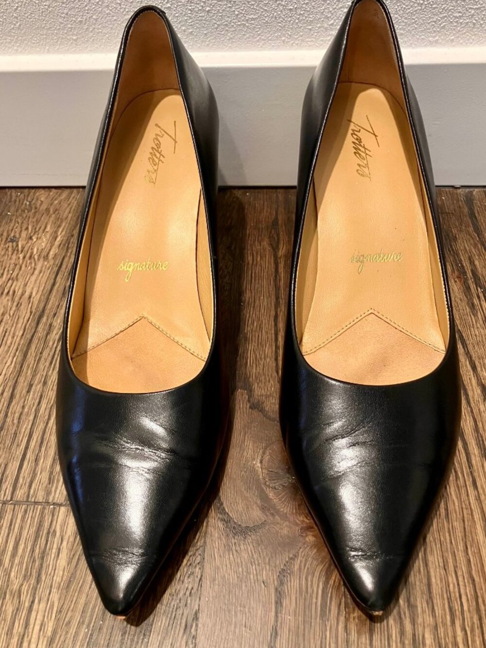 Trotters Alexa Black Leather Pointy Toe Pumps Heels - 9 M
